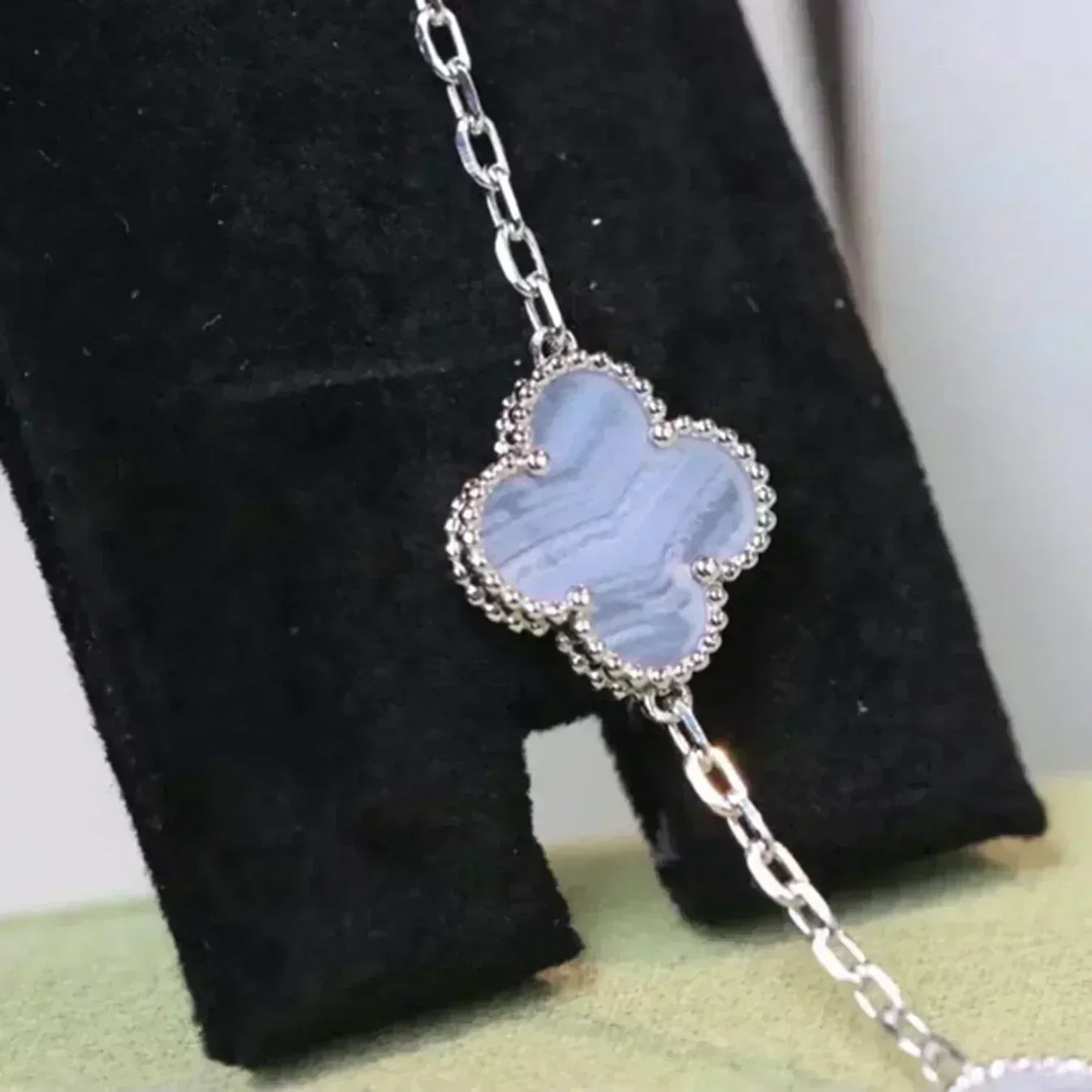 [Amore] CLOVER 5 MOTIF PURPLE CHALCEDONY BRACELET COLLECTION