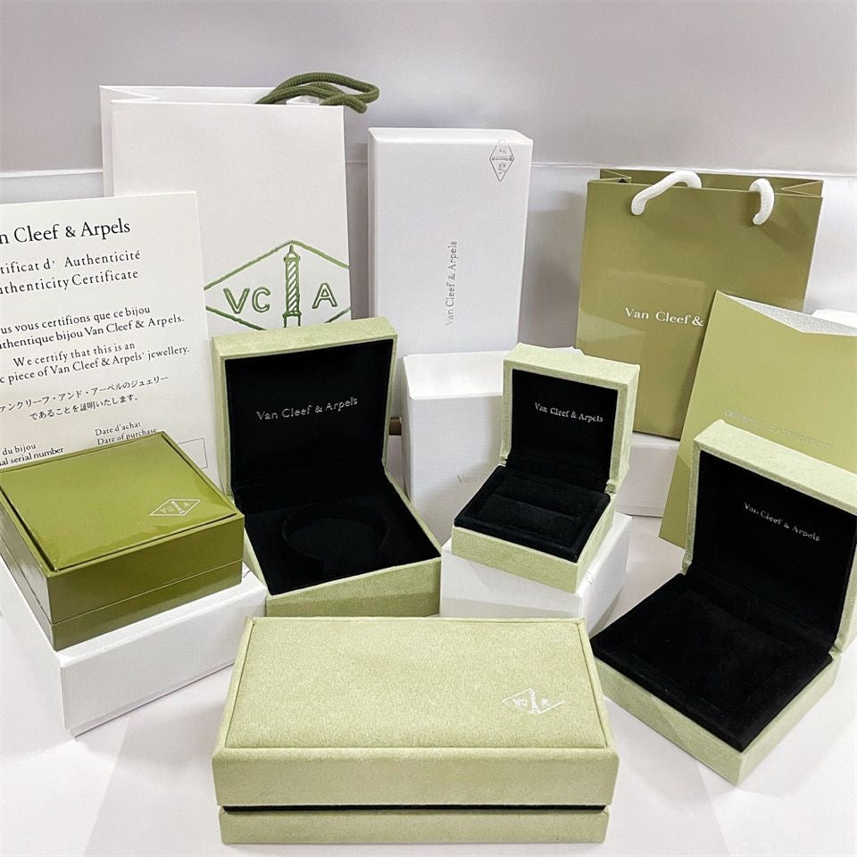 [Amore]VA CLOVER BRACELET NECKLACE RING BOX GIFT BAG