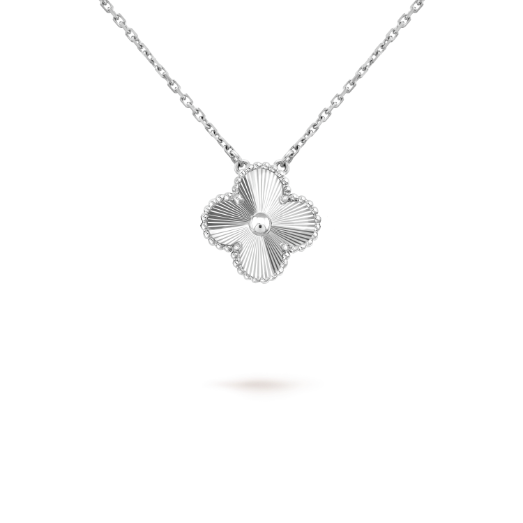 [Amore]CLOVER 15MM LASER NECKLACE SILVER