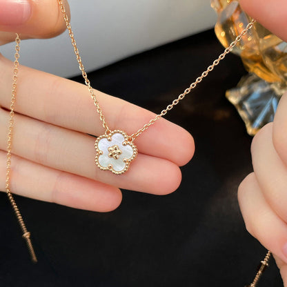 [Amore]LUCKY  WHITE MOP  PLUM BLOSSOM NECKLACE