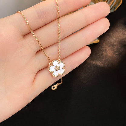 [Amore]LUCKY  WHITE MOP  PLUM BLOSSOM NECKLACE
