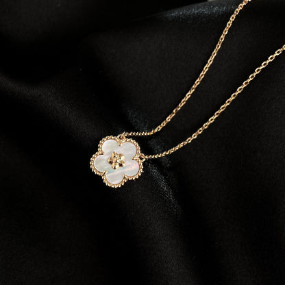 [Amore]LUCKY  WHITE MOP  PLUM BLOSSOM NECKLACE