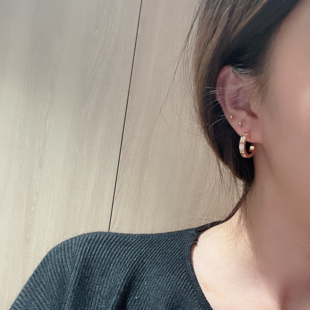 [Amore]LOVE 5.5MM DIAMOND PAVED EARRINGS