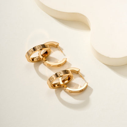 [Amore]LOVE 3.3MM DANGLE HALF DIAMOND EARRINGS