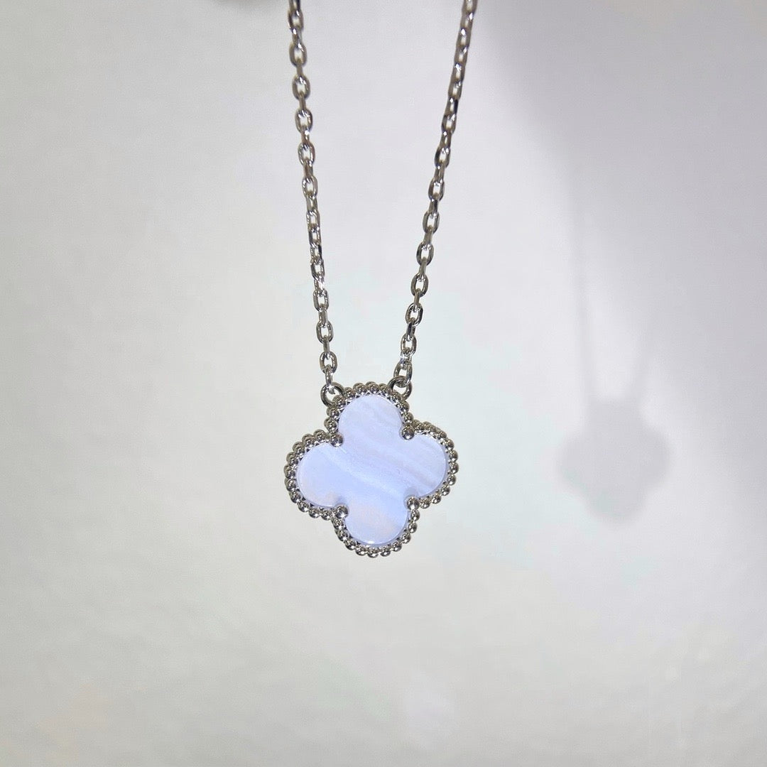 [Amore]CLOVER 15MM BLUE CHALCEDONY NECKLACE SILVER