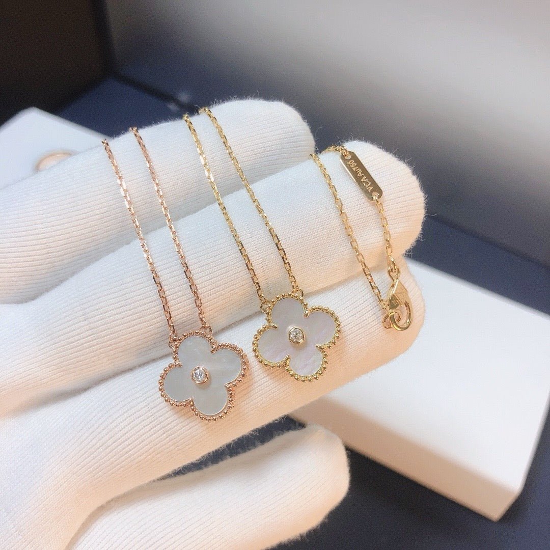 [Amore]CLOVER 15MM DIAMOND WHITE FRITILLARIA NECKLACE