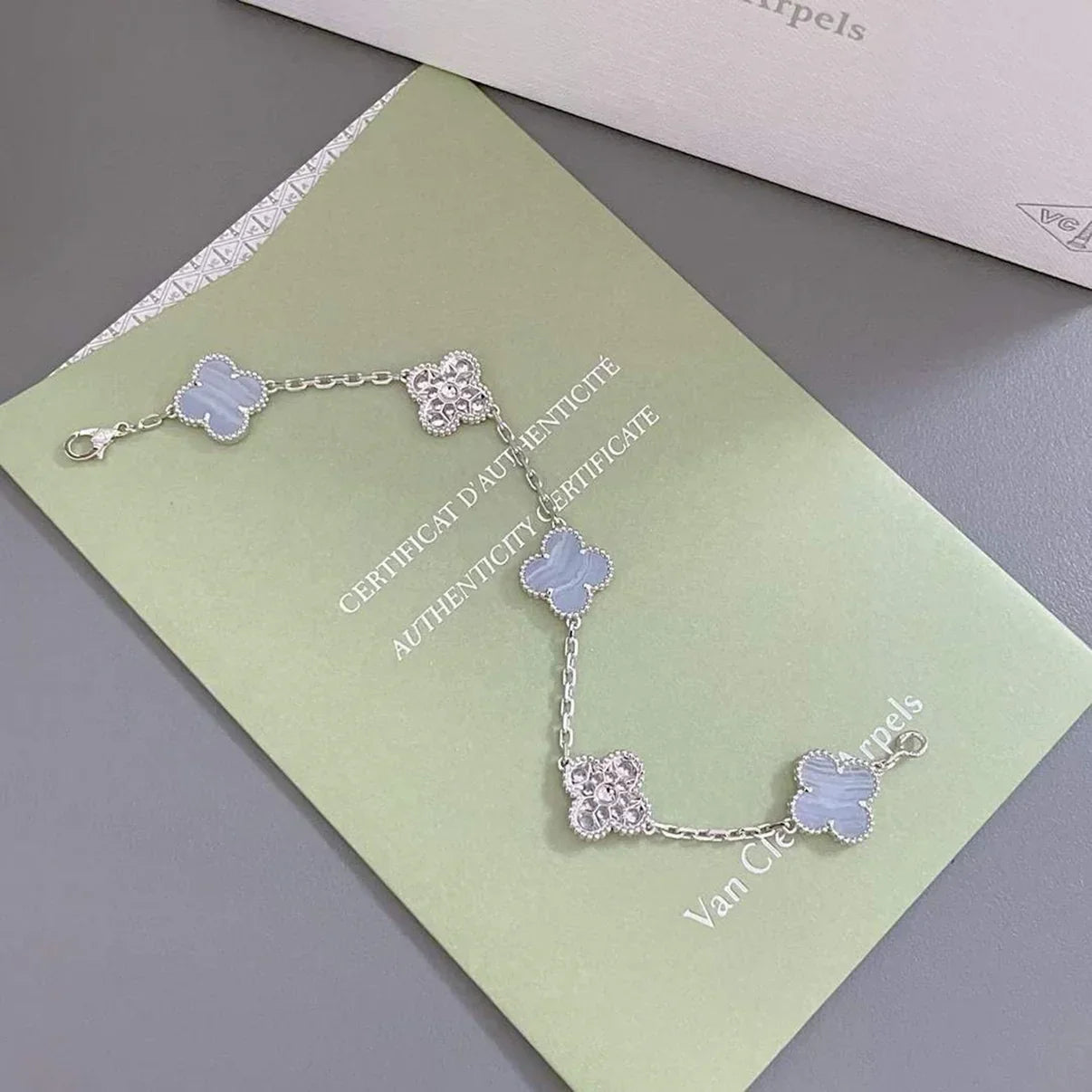 [Amore] CLOVER 5 MOTIF PURPLE CHALCEDONY BRACELET COLLECTION