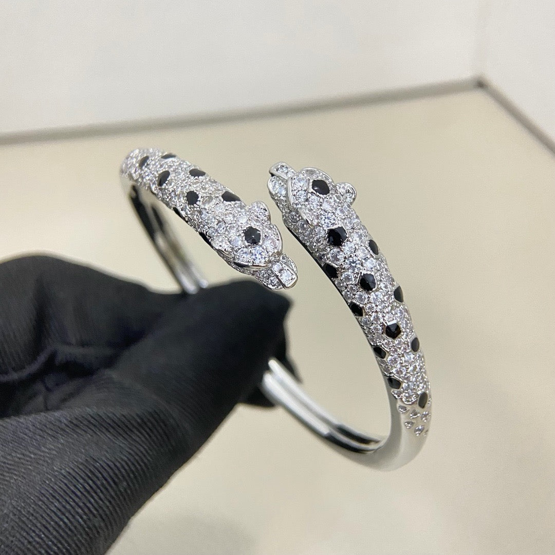 [Amore]PANTHERE DOUBLE HEADED HALF DIAMOND OPEN BRACELET