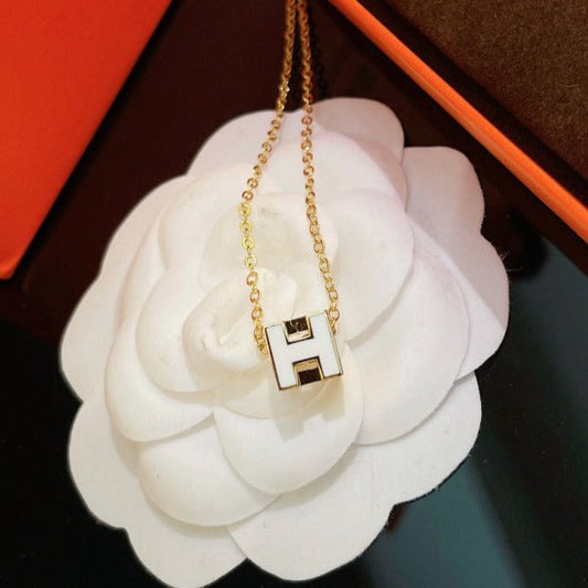 [Amore]H WHITE SQUARE GOLD NECKLACE