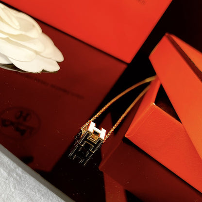[Amore]H WHITE SQUARE GOLD NECKLACE
