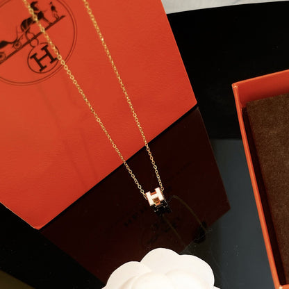 [Amore]H WHITE SQUARE GOLD NECKLACE