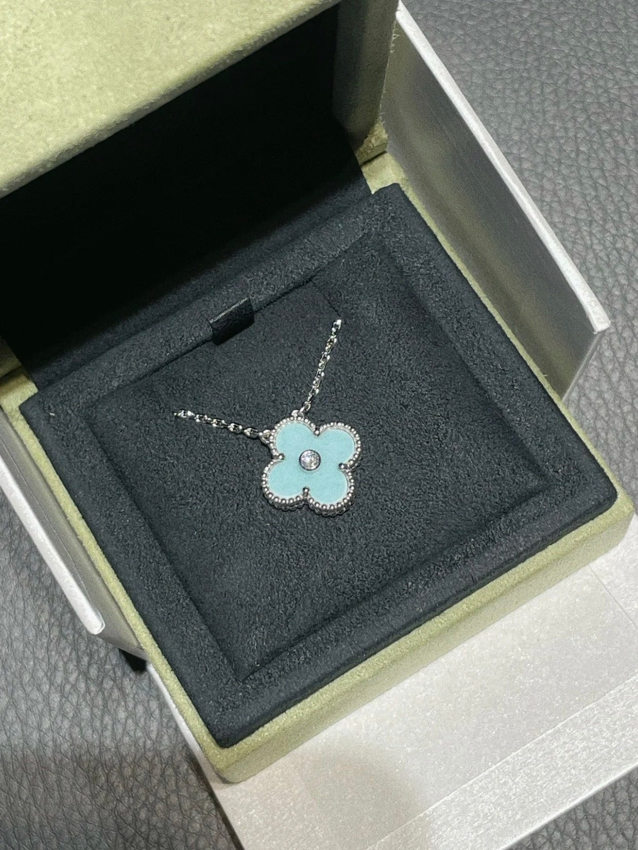 [Amore]CLOVER 1 DIAMOND LIGHT BLUE SILVER NECKLACE