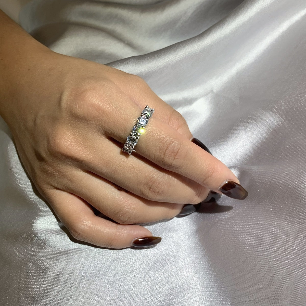 [Amore]Gorgeous Round Cut Tennis Ring