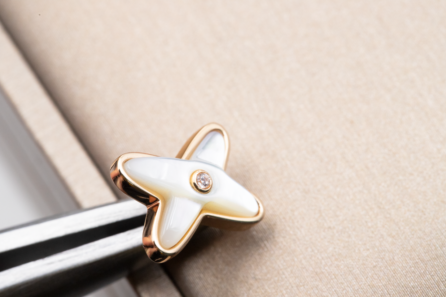 [Amore]JEUX DE WHITE MOP PINK GOLD DIAMOND EARRINGS