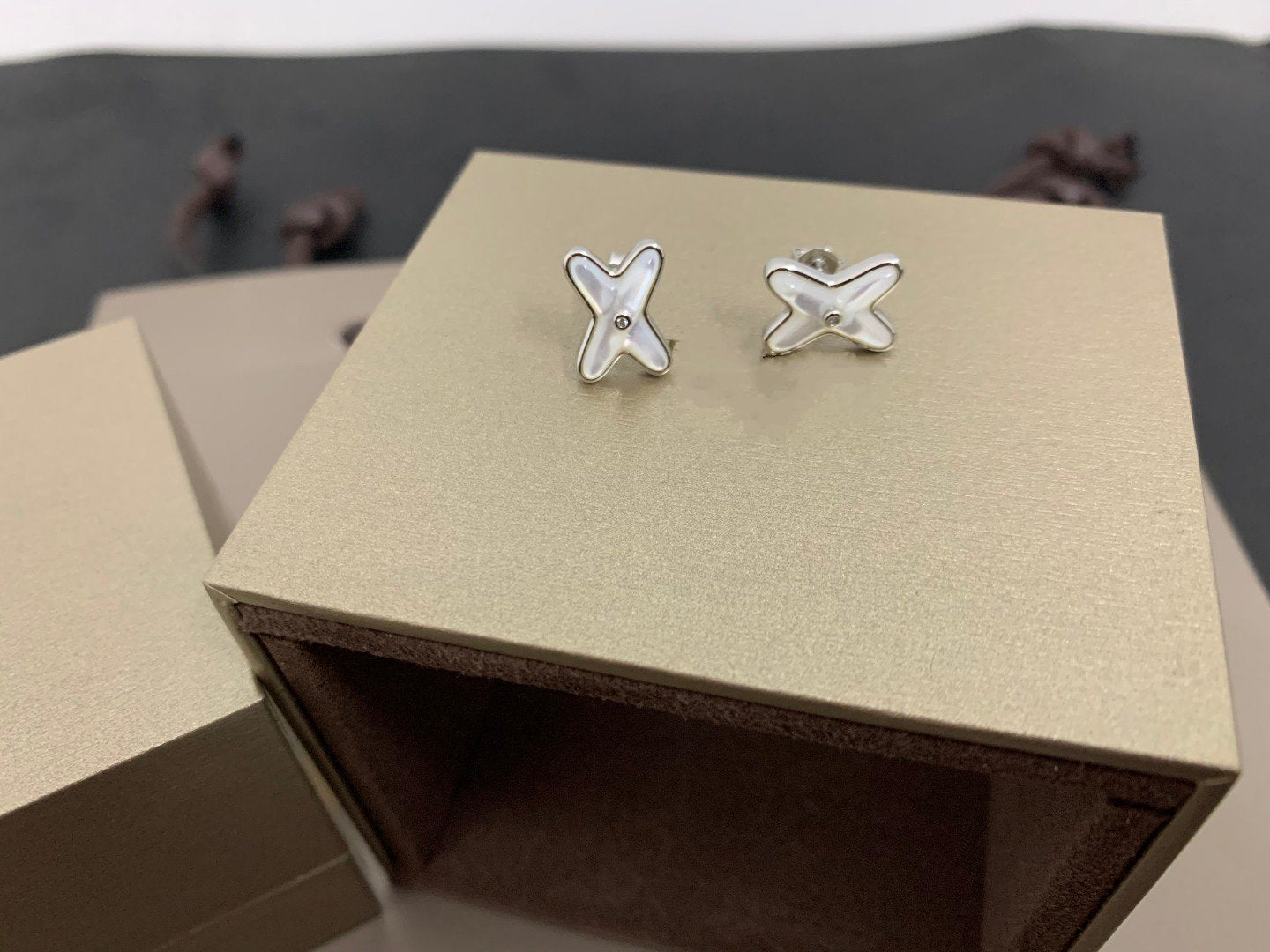 [Amore]JEUX DE WHITE MOP SILVER DIAMOND EARRINGS