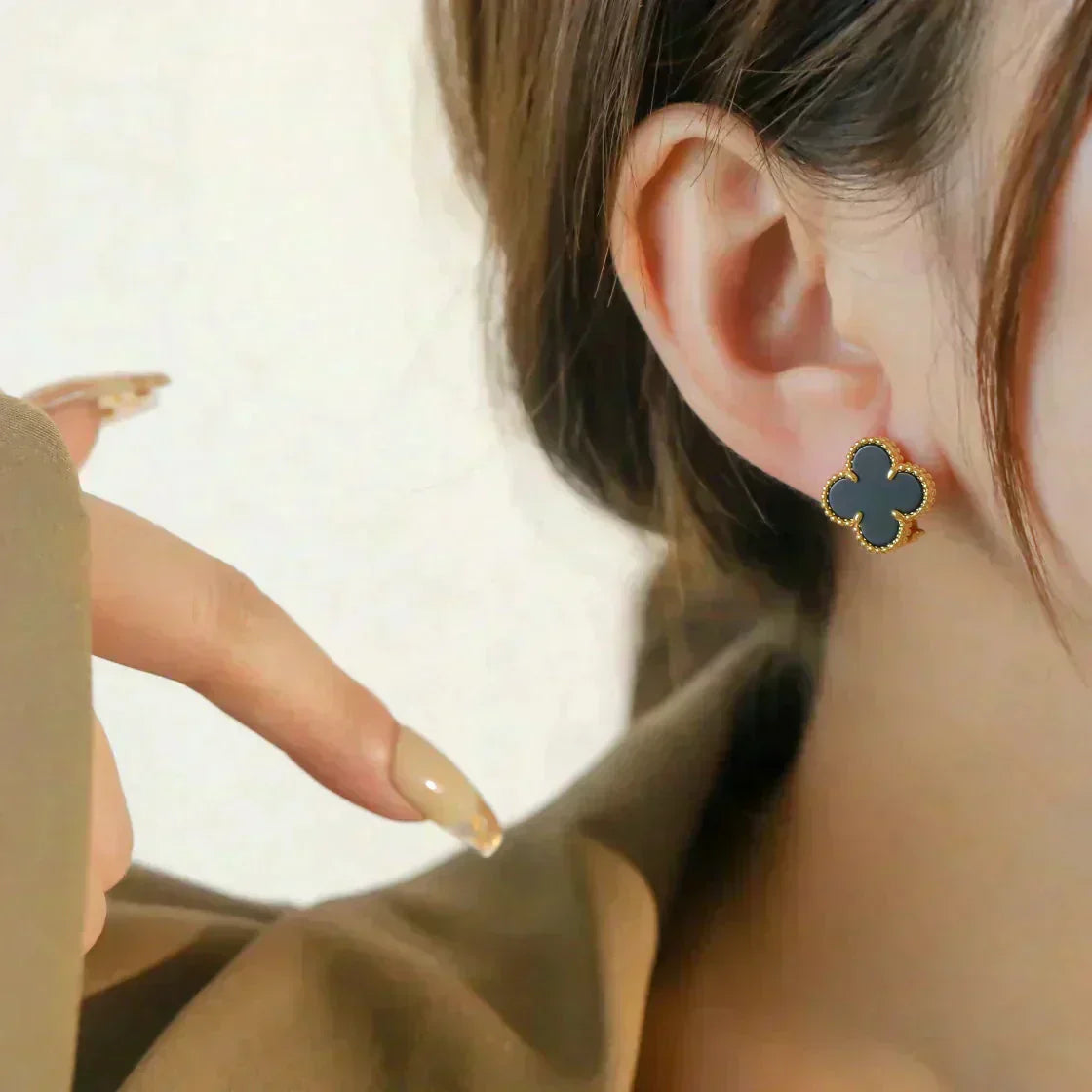 [Amore]CLOVER MEDIUM 1 MOTIFS  ONYX STUD EARRINGS