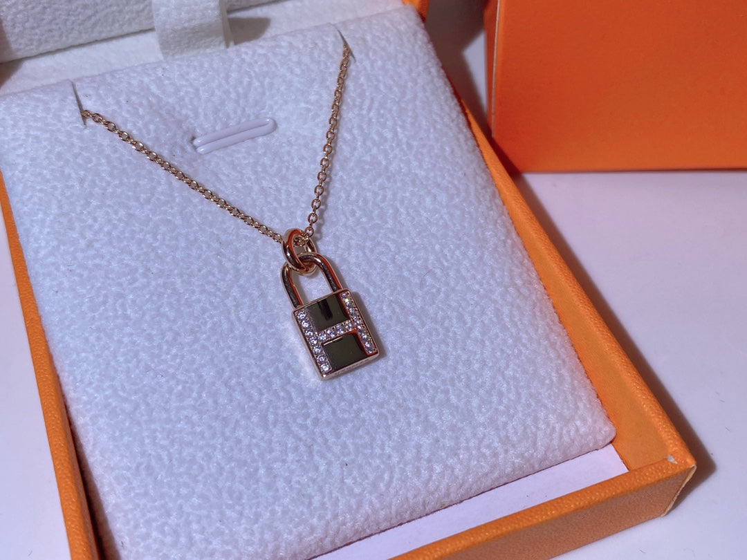 [Amore]HM ADVANCED NICHE LOCK HEAD NECKLACE DIAMONDS