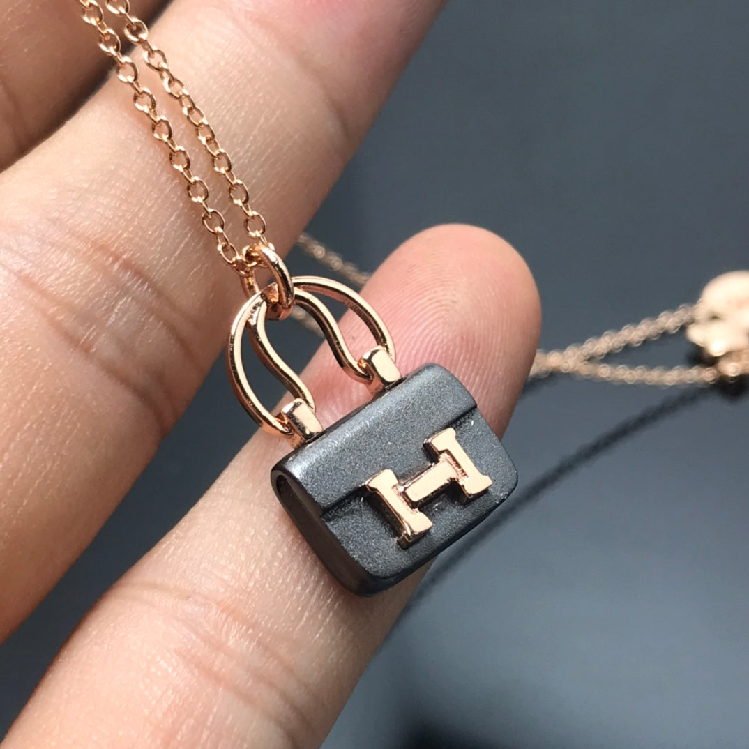 [Amore]WOMEN'S HM AMULETTES CONSTANCE PENDANT NECKLACE