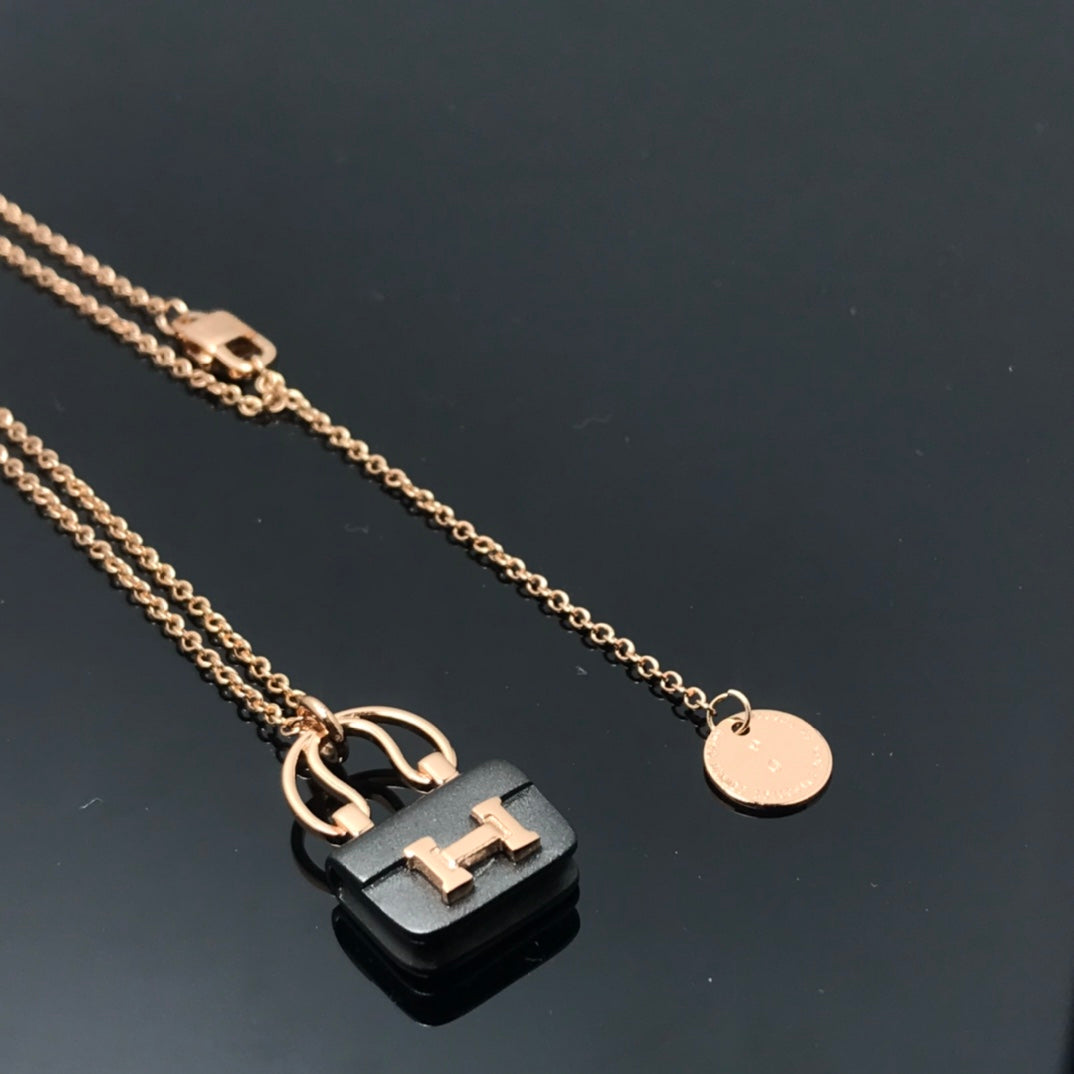 [Amore]WOMEN'S HM AMULETTES CONSTANCE PENDANT NECKLACE