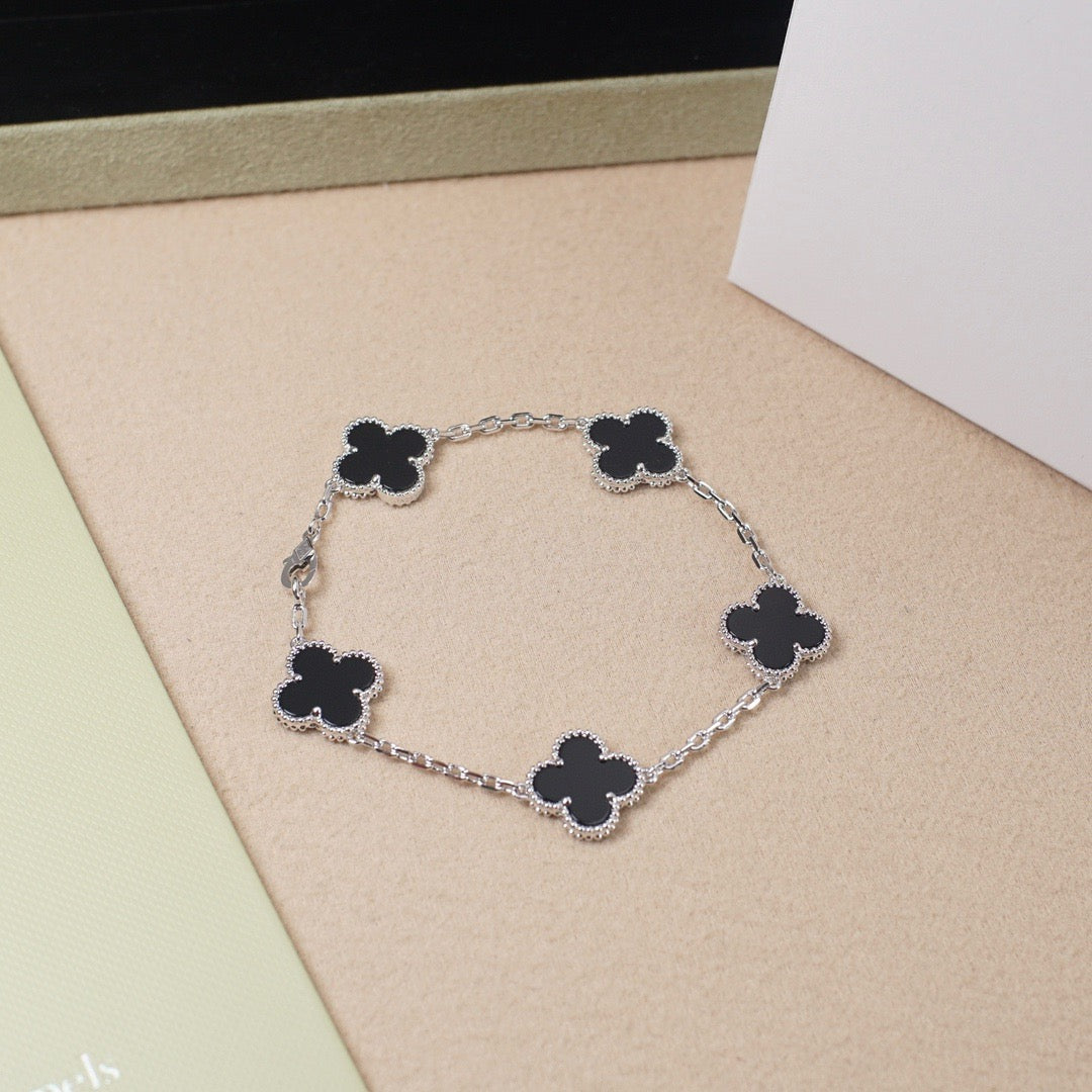 [Amore] CLOVER 5 MOTIF ONYXS BRACELET COLLECTION