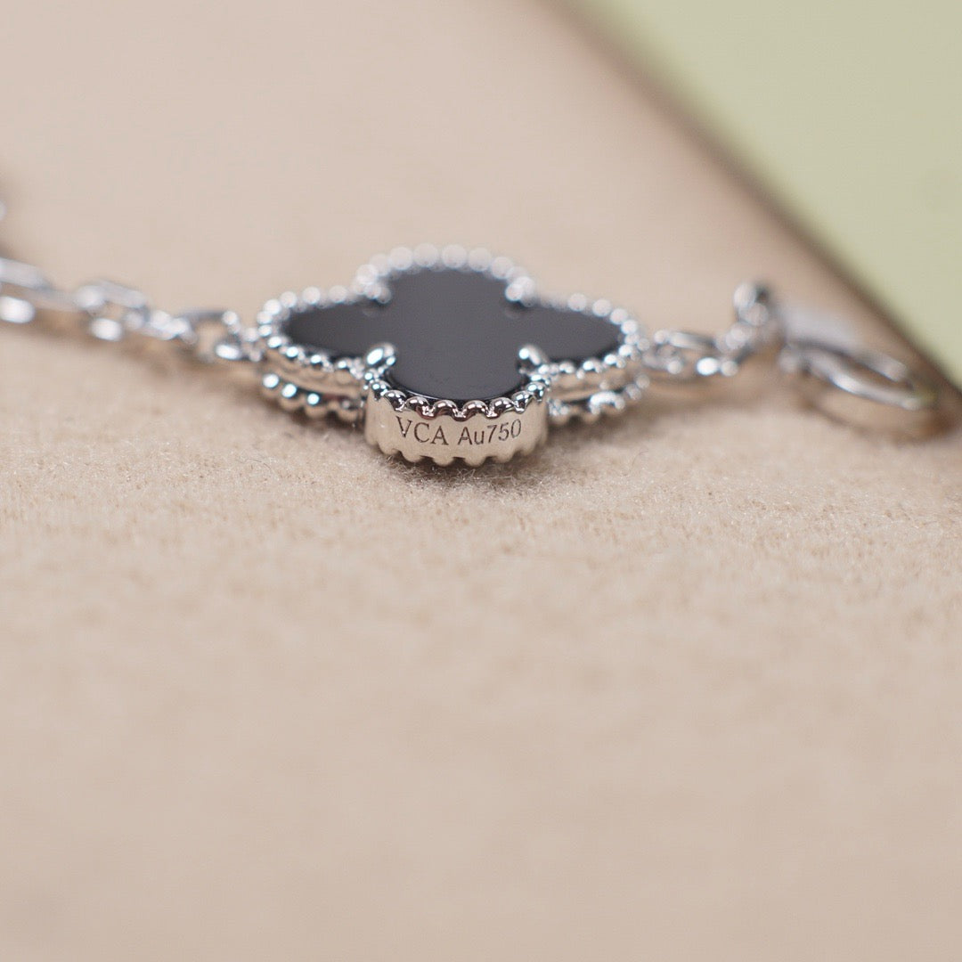 [Amore] CLOVER 5 MOTIF ONYXS BRACELET COLLECTION
