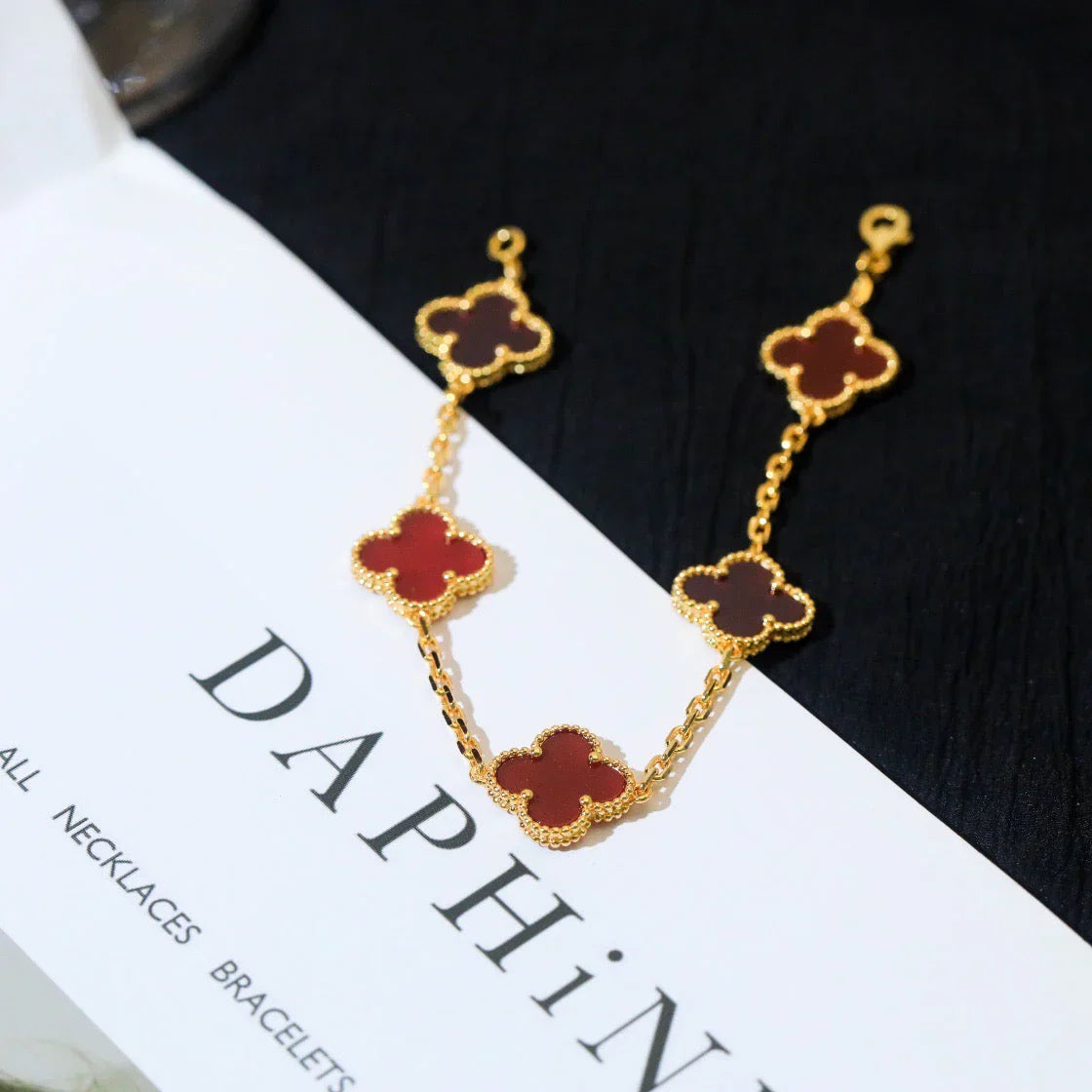 [Amore] CLOVER 5 MOTIF RED CORNELIAN BRACELET COLLECTION