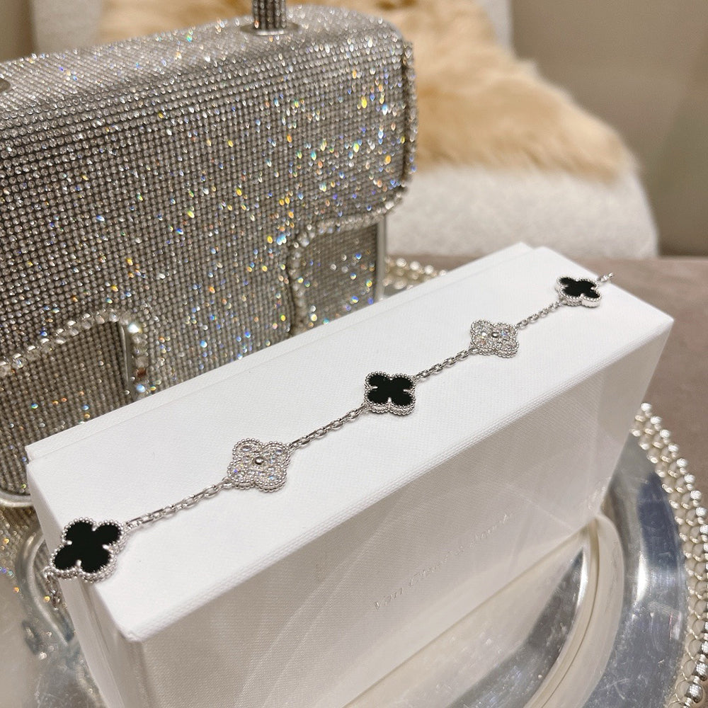 [Amore] CLOVER 5 MOTIF ONYXS BRACELET COLLECTION