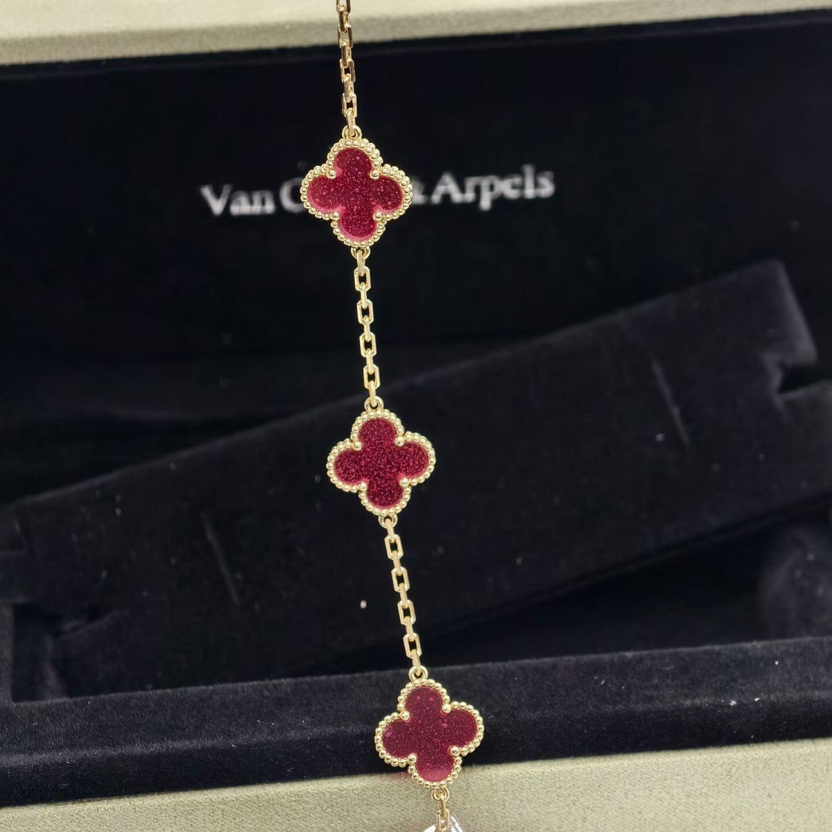 [Amore]NEW CLOVER 5 MOTIFS PINK ENAMEL BRACELET
