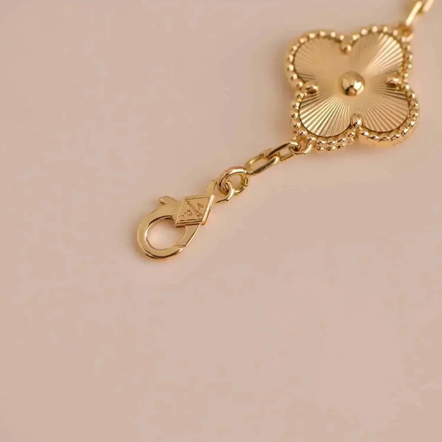 [Amore] CLOVER 5 MOTIF LASER BRACELET COLLECTION