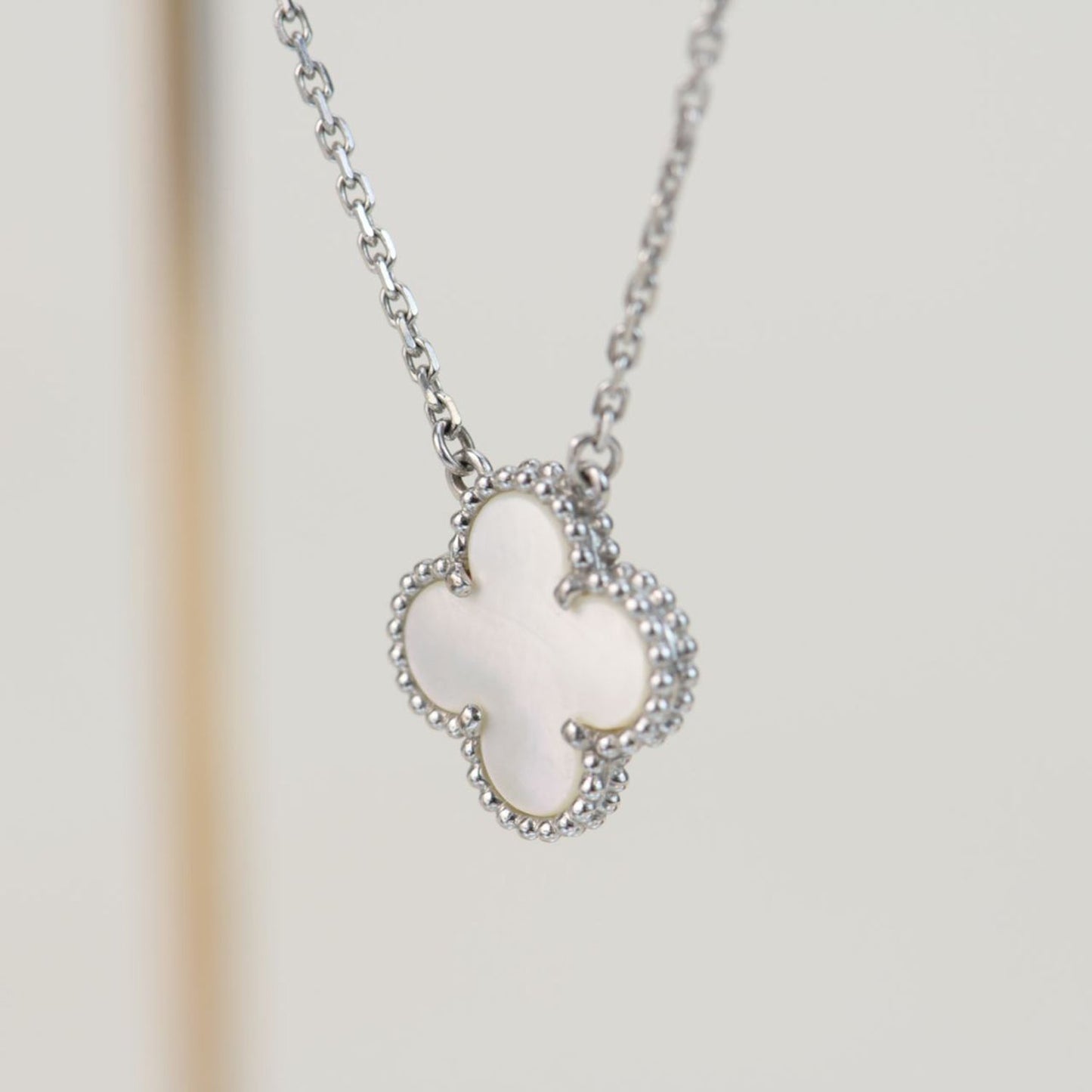 [Amore]CLOVER  15MM WHITE MOTHER-OF-PEARL SILVER