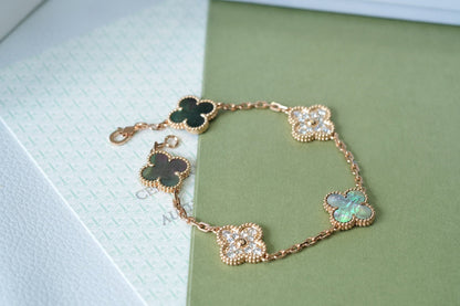 [Amore] CLOVER 5 MOTIF GRAY MOP BRACELET COLLECTION