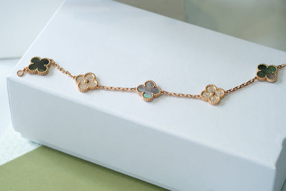 [Amore] CLOVER 5 MOTIF GRAY MOP BRACELET COLLECTION