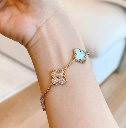 [Amore] CLOVER 5 MOTIF GRAY MOP BRACELET COLLECTION