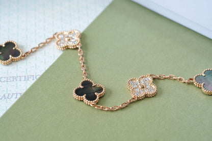 [Amore] CLOVER 5 MOTIF GRAY MOP BRACELET COLLECTION