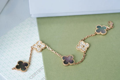 [Amore] CLOVER 5 MOTIF GRAY MOP BRACELET COLLECTION