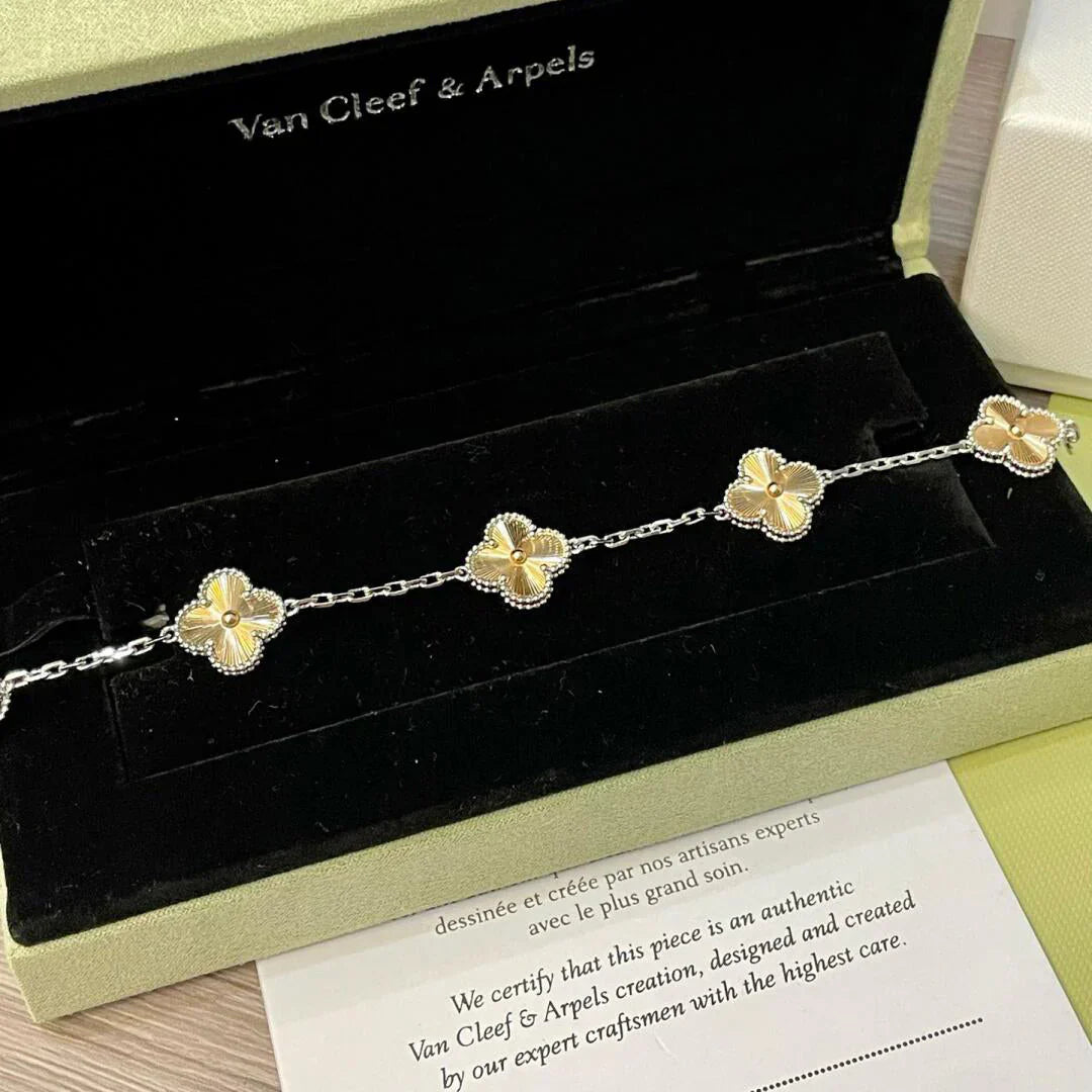 [Amore] CLOVER 5 MOTIF LASER BRACELET COLLECTION