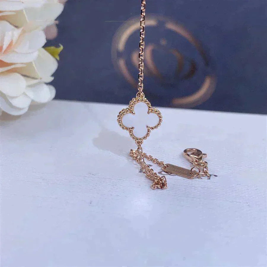 [Amore]CLOVER WHITE MOP SINGLE FLOWER BRACELET