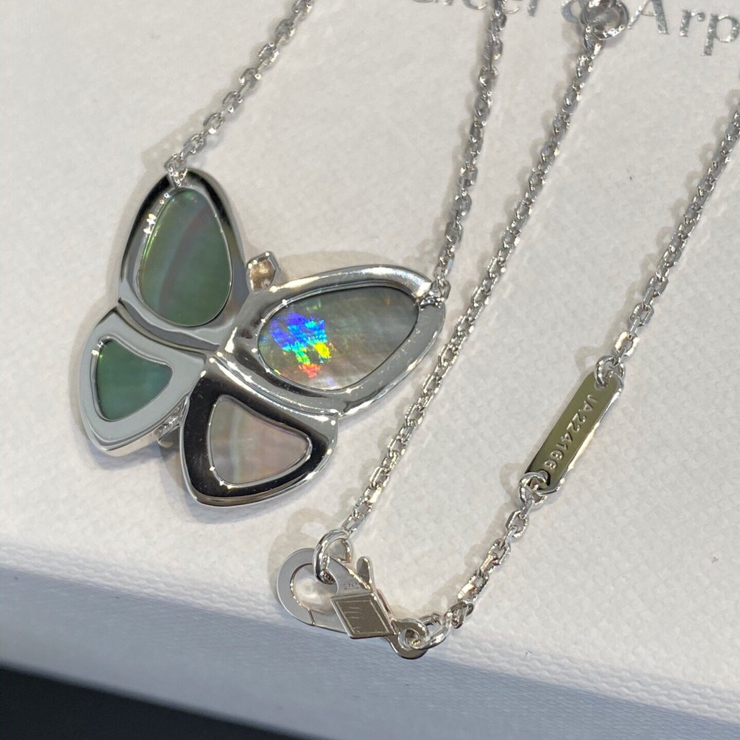 [Amore]LARGE BUTTERFLY SILVER PENDANT DIAMOND NECKLACE