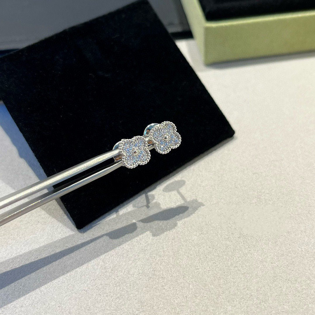 [Amore]CLOVER MINI DIAMOND STUD EARRINGS