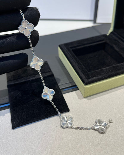 [Amore] CLOVER 5 MOTIF LASER BRACELET COLLECTION