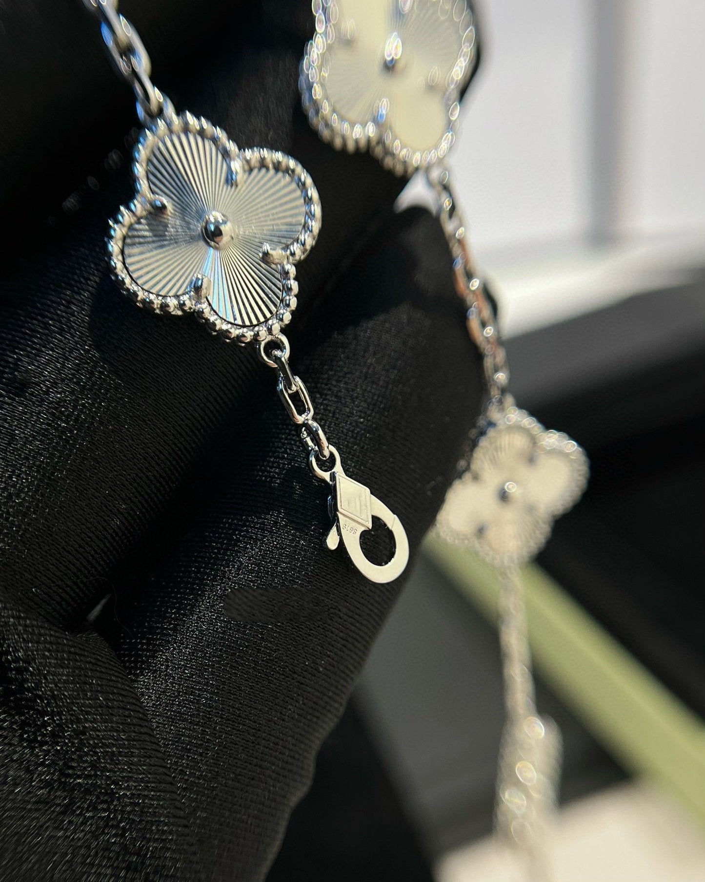 [Amore] CLOVER 5 MOTIF LASER BRACELET COLLECTION
