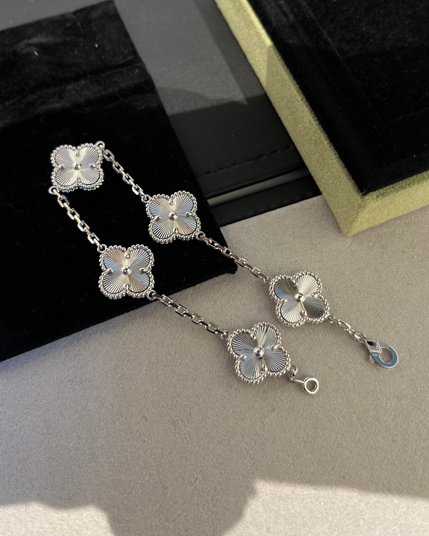 [Amore] CLOVER 5 MOTIF LASER BRACELET COLLECTION