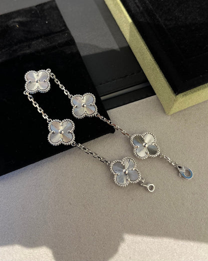 [Amore] CLOVER 5 MOTIF LASER BRACELET COLLECTION