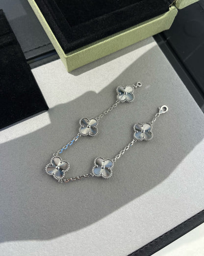 [Amore] CLOVER 5 MOTIF LASER BRACELET COLLECTION